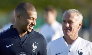 La tremenda respuesta de Deschamps a las críticas contra Mbappé: "Con su vida privada puede hacer..."