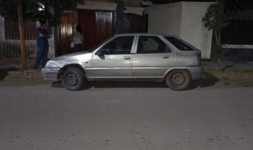 Chilecito: Motociclista colisiona con un auto que salía desde un estacionamiento 