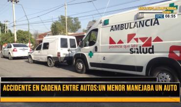 Chico de 14 años chocó un auto que esperaba el semáforo