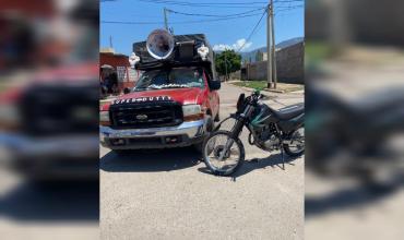 Un motociclista resulto herido tras chocar contar una camioneta