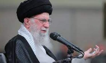 Ali Khamenei advierte con represalias a EE.UU. e Israel en vísperas del aniversario de la Revolución Islámica