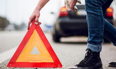 Olta: fuerte siniestro vial entre dos automóviles y una motocicleta derivó en la hospitalización de una adolescente 