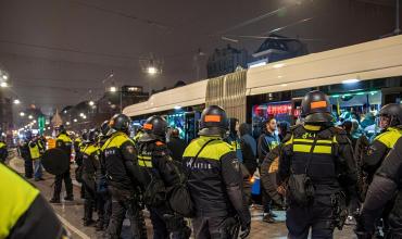 Ataque de manifestantes pro Palestina contra hinchas del Maccabi Haifa en Ámsterdam: cinco heridos y 62 detenidos