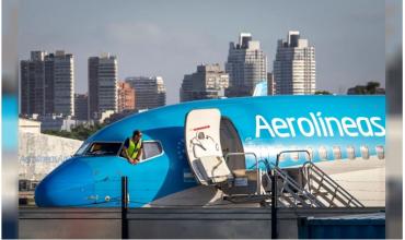 Milei sobre Aerolíneas Argentinas: “O se cierra o se privatiza, pero no va a seguir en manos del Gobierno"