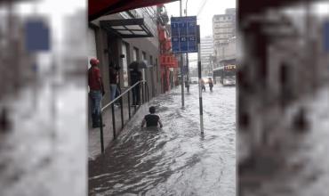 Un temporal provocó grandes inundaciones en San Salvador de Jujuy