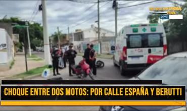 Se accidentaron 2 motocicletas. Mujer embarazada es atendida por personal de emergencias