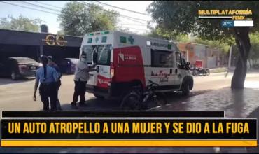 Auto atropelló a mujer y se dio a la fuga