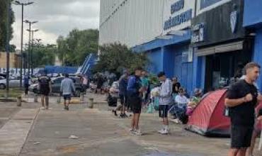 Vélez: más de seis cuadras de cola en el estadio José Amalfitani para conseguir una entrada para la final de la Copa Argentina