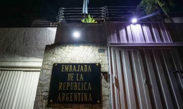 EE.UU. condenó el asedio a la Embajada argentina en Venezuela y pidió salvoconductos para los asilados