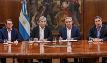 El Gobierno firmó convenios con tres gobernadores peronistas y uno del PRO para regularizar deudas