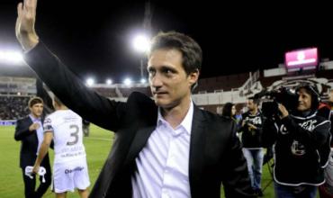 Bomba en Racing: con Costas lejos de renovar, ¿se acerca Guillermo Barros Schelotto?