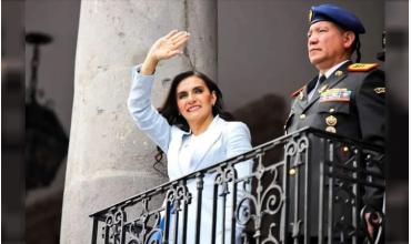 La vicepresidenta de Ecuador asume la Presidencia este domingo