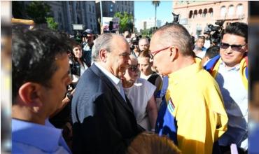 Guillermo Francos destacó la "reacción del pueblo venezolano" y pidió la intervención de las Fuerzas Armadas