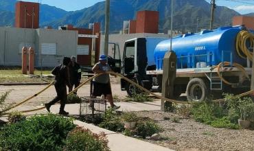 Camiones cisterna refuerzan el suministro de agua en La Rioja ante la crisis hídrica