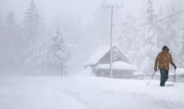 Tormenta de nieve deja 32.000 viviendas sin electricidad en Polonia