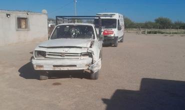 Ulapes: Camioneta colisiona con poste de tendido eléctrico en Ruta Provincial 33