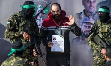 Hamas liberó a Yarden Bibas, el padre de los nenes argentinos Kfir y Ariel Ofer Calderon, y Keith Siegel también fueron entregados a la Cruz Roja