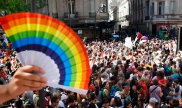 Masiva marcha de la comunidad LGBTQ+ a Plaza de Mayo y fuertes consignas contra el discurso de Milei en Davos