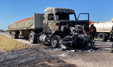 Pérdidas importantes en un camión que se incendió en ruta 38