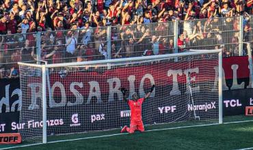 Tras su debut en Newell´s, el arquero costarricense Keylor Navas afirmó que el fútbol argentino “es bastante intenso”