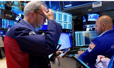 Tras la imposición de aranceles de Trump, subió el dólar y cayeron las acciones argentinas en Wall Street