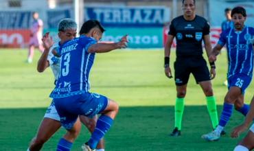 Escándalo: se suspendió el partido entre Godoy Cruz y Talleres por la agresión de un hincha del "Tomba" al árbitro