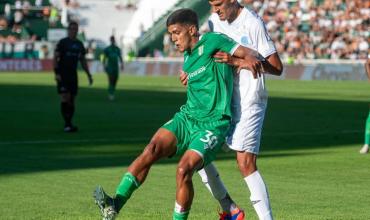 Un penal en el último suspiro salvó a Belgrano de la derrota frente a Banfield, pero sigue sin ganar