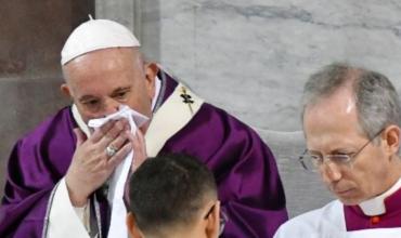 Preocupación por la salud del papa Francisco: interrumpió la homilía por "dificultad en la respiración"