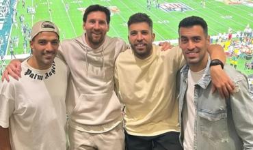 No solo Lionel Messi: Luis Suárez, Sergio Busquets y Jordi Alba fueron juntos al Super Bowl de Nueva Orleans