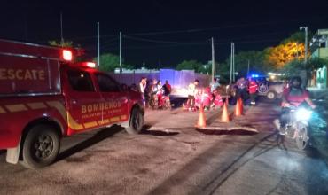 Trasladaron al hospital a conductora, tras caer de su motocicleta