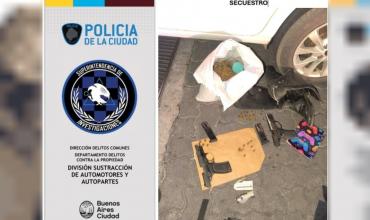 Arrestaron a dos policías bonaerenses que circulaban en contramano y con droga en el baúl