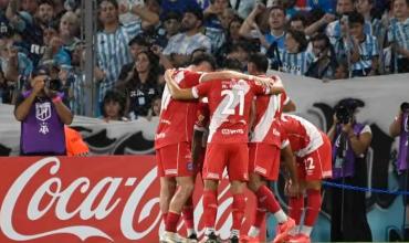 Racing sufrió, reaccionó tarde y cayó con un Argentinos que se afianza en el Torneo Apertura