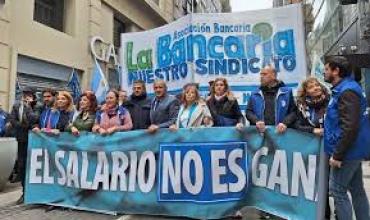 La Asociación Bancaria expresó “absoluto rechazo” ante el decreto que convierte al Banco Nación en Sociedad Anónima