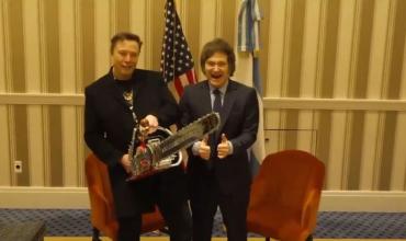 Cuánto costó la motosierra que Milei le regaló a Elon Musk