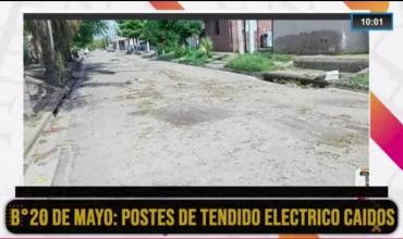 Un enorme pozo y postes de luz inestables ponen en riesgo a los vecinos del barrio 20 de Mayo  luego del temporal 