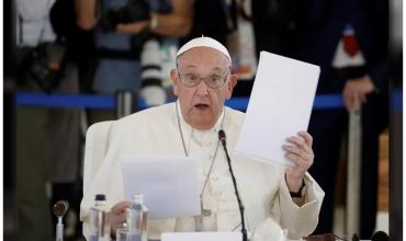 "El estado del Papa sigue siendo crítico, pero estable", informó el Vaticano