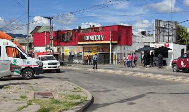 Tragedia: un feroz incendio en un supermercado deja varias víctimas fatales