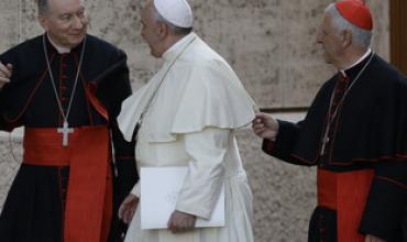 El papa Francisco recibió en el hospital al secretario de Estado vaticano Pietro Parolin