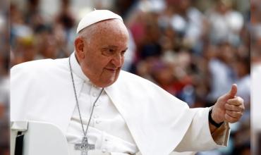 El papa Francisco mejora y los médicos le retiraron el pronóstico reservado