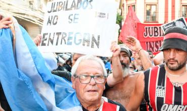 Qué hay detrás de la convocatoria de “hinchas” de fútbol a la marcha de jubilados y la advertencia de Bullrich