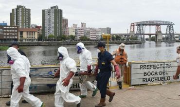 Encontraron un cadáver flotando en el Riachuelo en avanzada descomposición: qué se sabe de la víctima