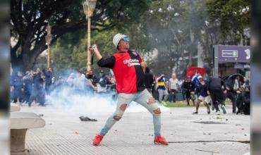 Barrabravas coparon la marcha de los jubilados