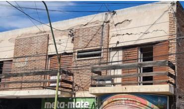 Advierten posible derrumbe de una vivienda céntrica tras el sismo