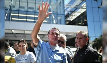 Tras recibir el alta hospitalaria, Bolsonaro anunció que retorna a la actividad política