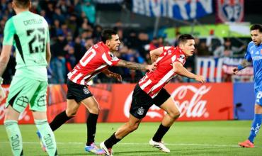 Estudiantes goleó a la Universidad de Chile y es líder de su grupo en la Copa Libertadores