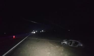 Castro Barros: Un auto volcó en el ingreso a Anjullón y su conductor fue trasladado al hospital