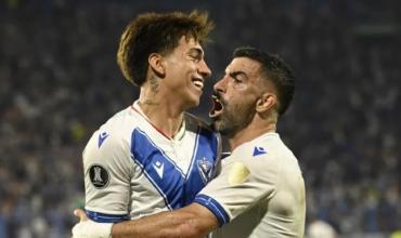 Vélez goleó 3-0 a San Antonio Bulo Bulo y se mete en octavo de final