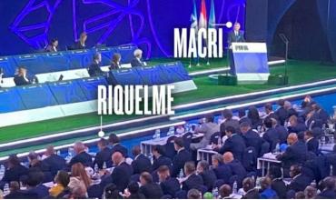 El incómodo momento entre Macri y Riquelme en el Congreso de la FIFA en Paraguay