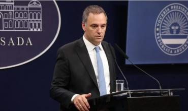 Marcha atrás: Adorni postergó el anuncio sobre los dólares en el colchón y apuntó contra el kirchnerismo