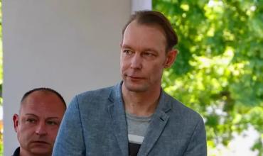 Christian Brueckner, principal sospechoso en el caso Madeleine McCann, esboza una sonrisa ante preguntas sobre su implicación